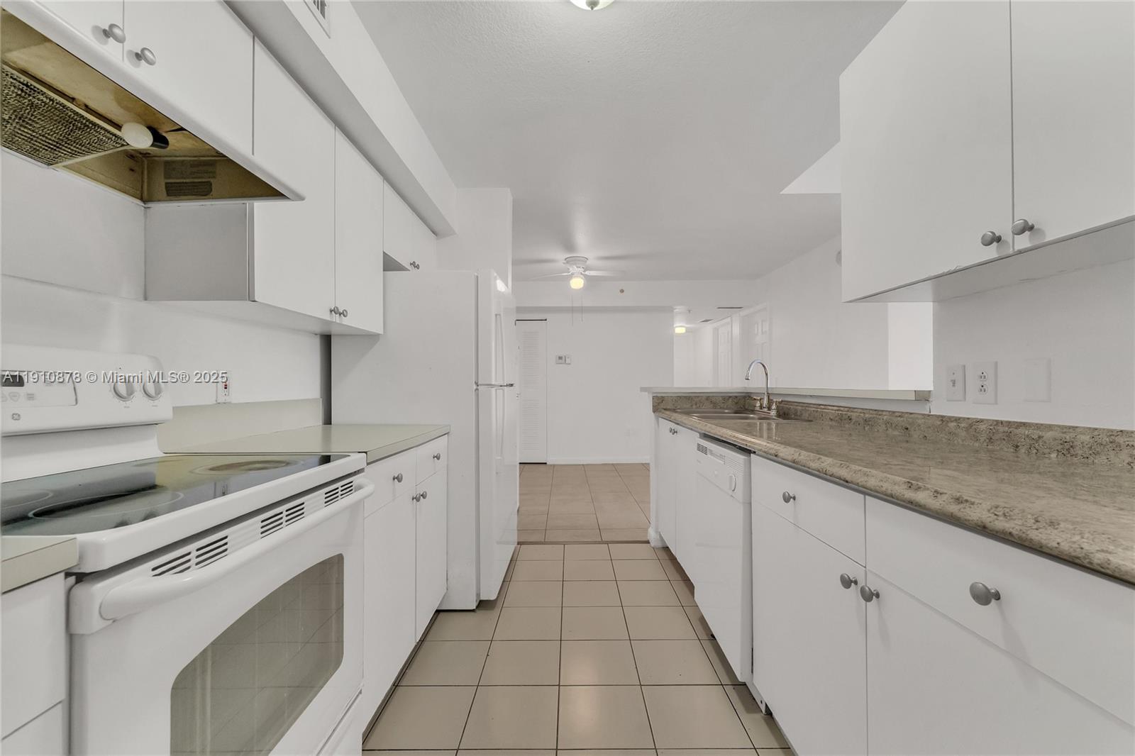 VISTA TRACE 1 CONDO - Residential Lease