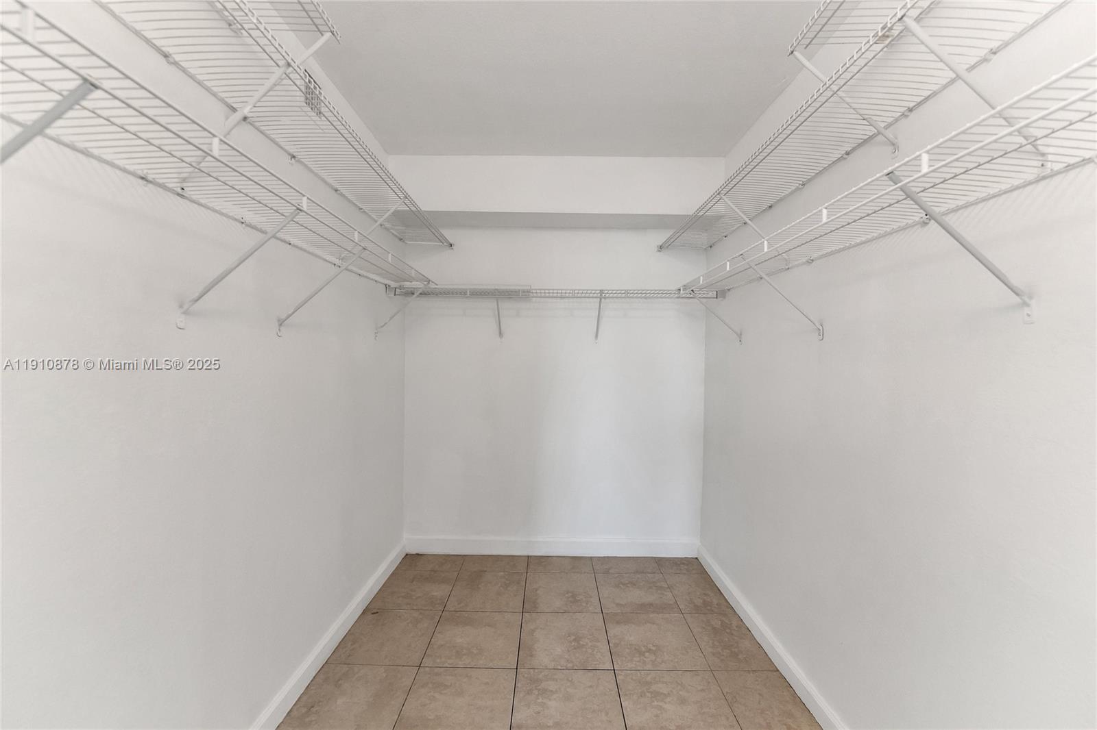 VISTA TRACE 1 CONDO - Residential Lease