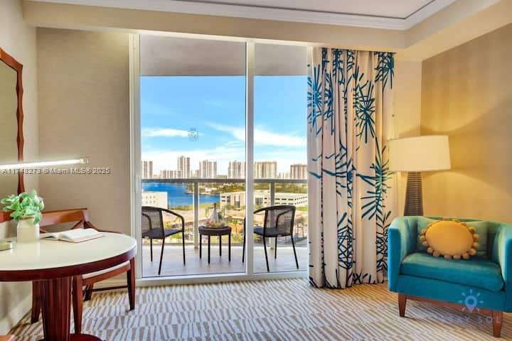 TRUMP INTERNATIONAL SONES - Residential