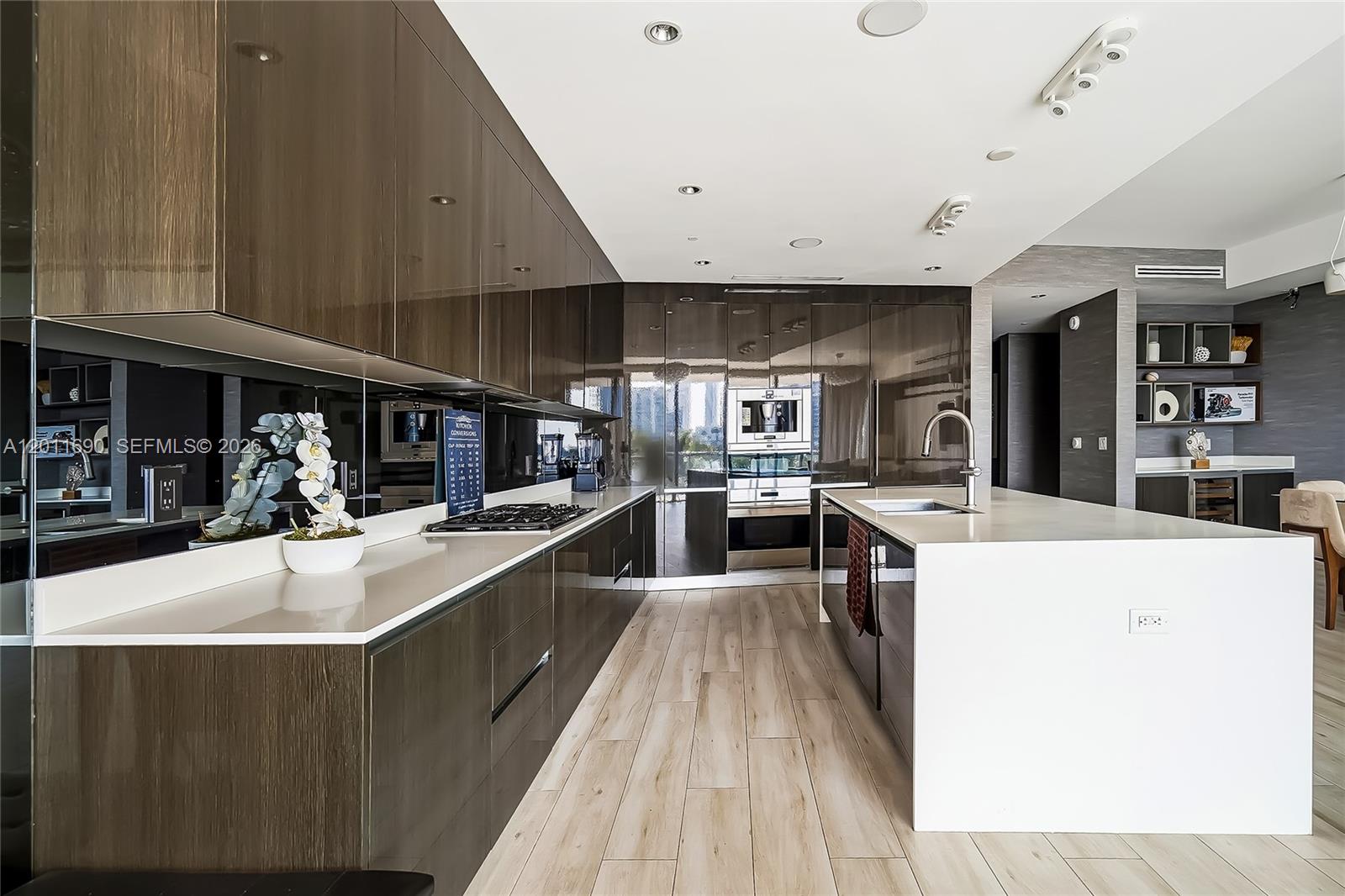 ECHO CONDO - Residential