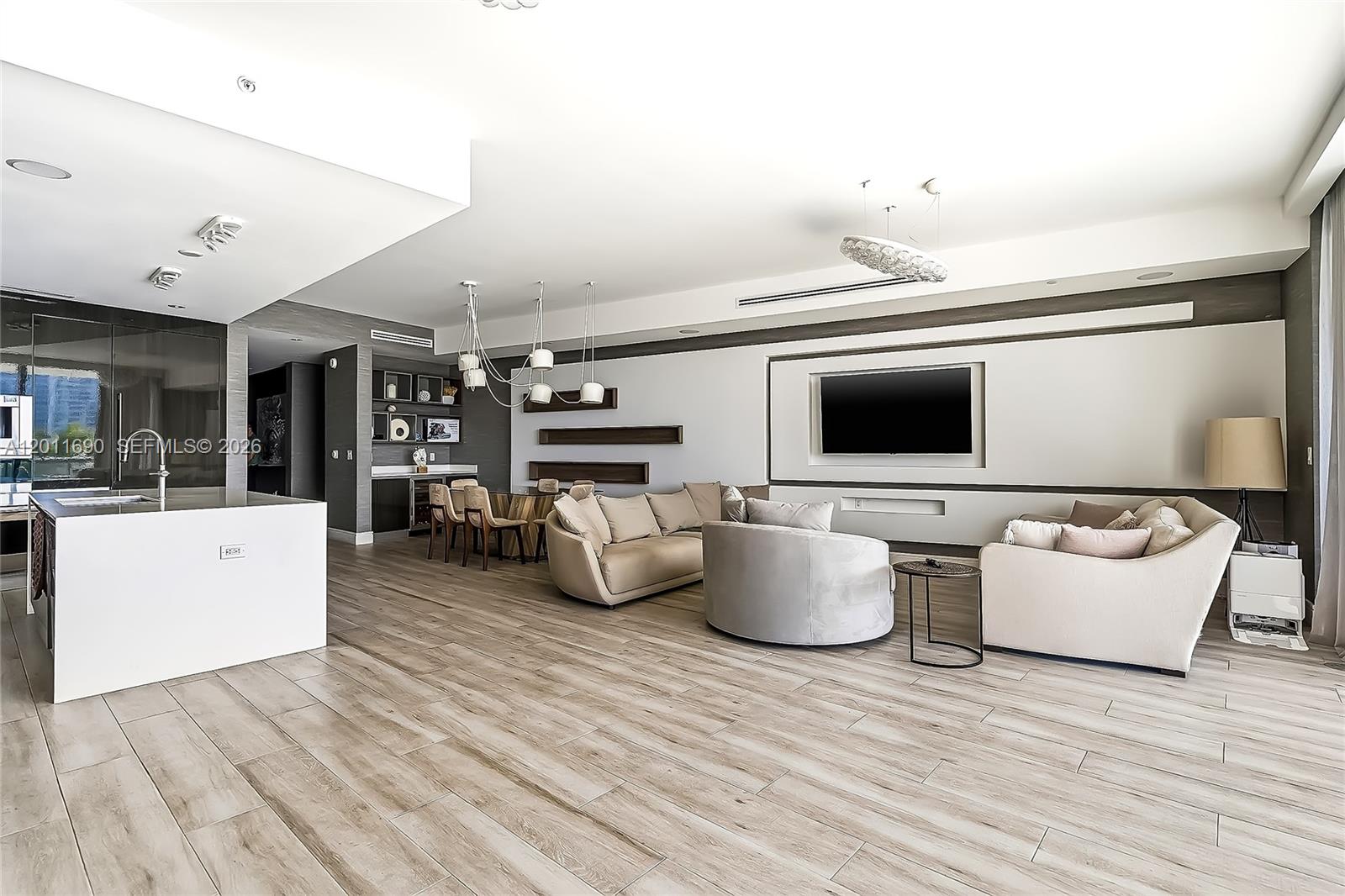 ECHO CONDO - Residential