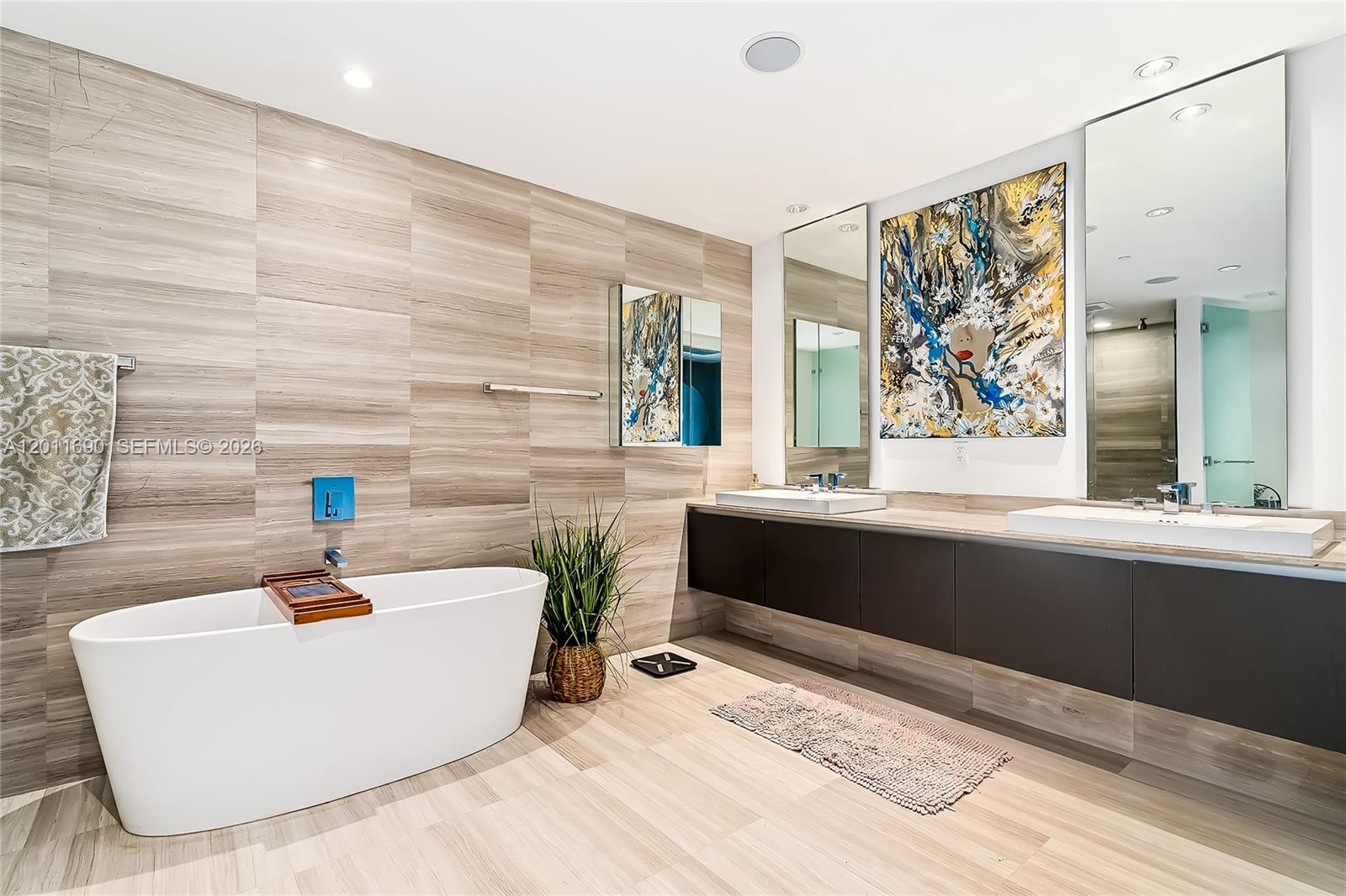 ECHO CONDO - Residential