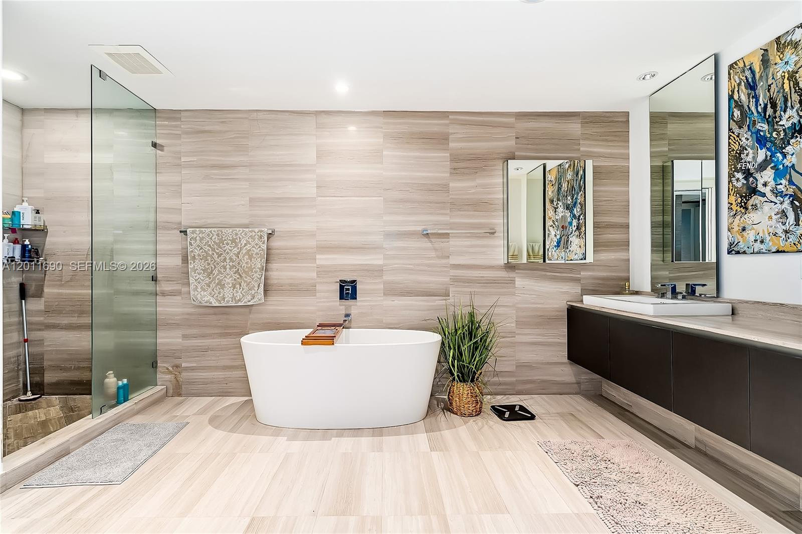 ECHO CONDO - Residential