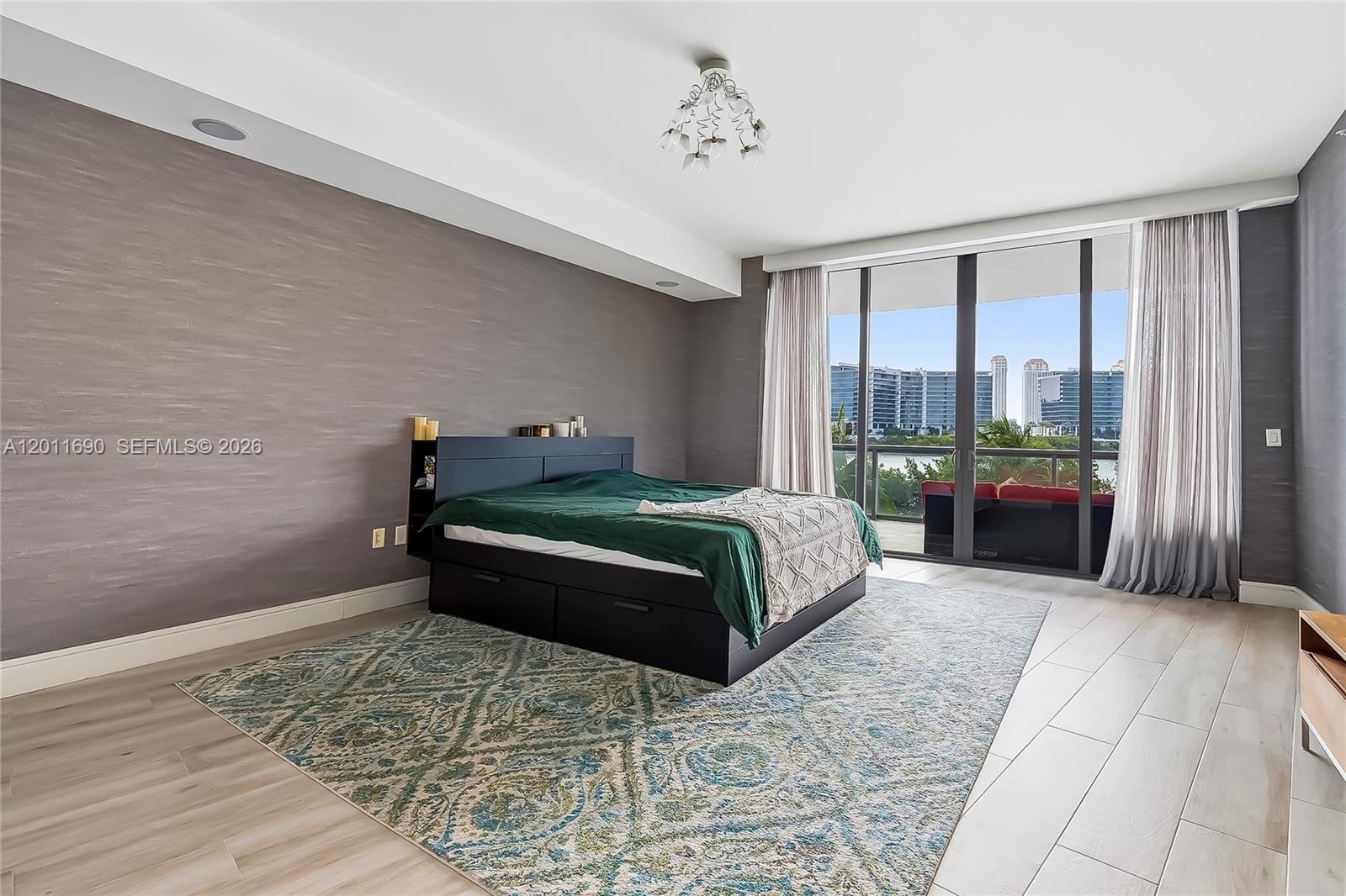 ECHO CONDO - Residential