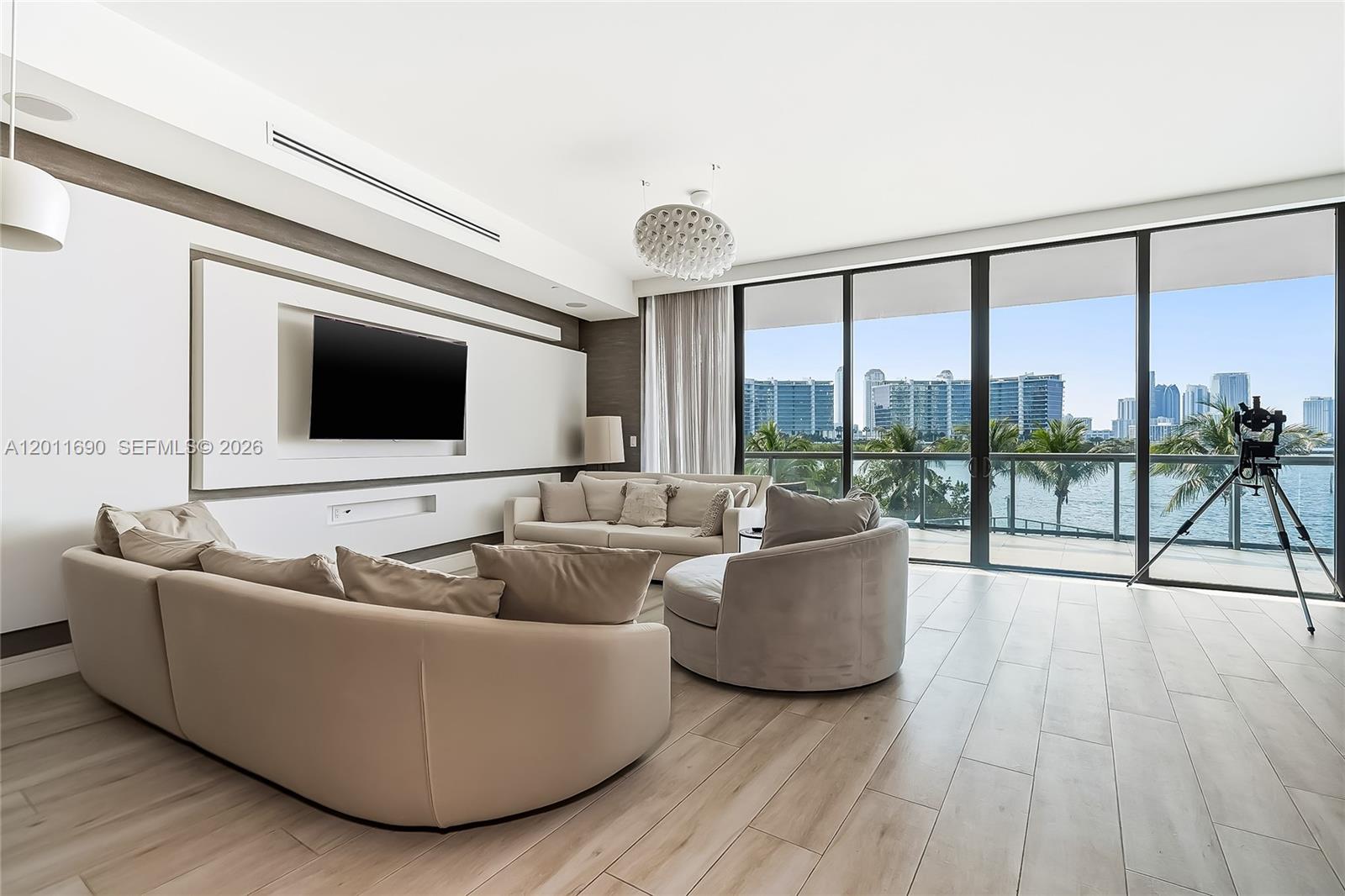 ECHO CONDO - Residential