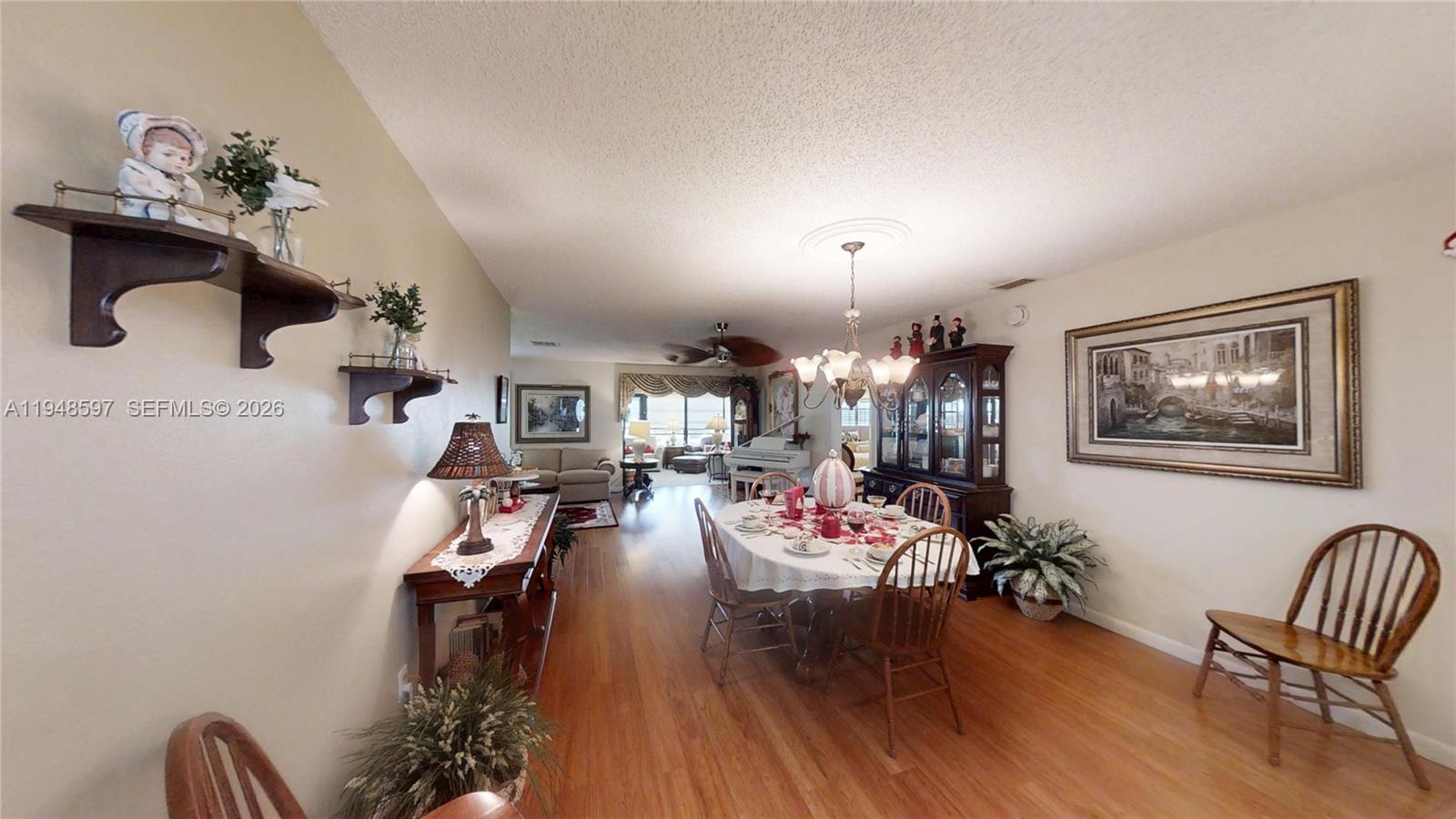 1527 Edgewater Circle