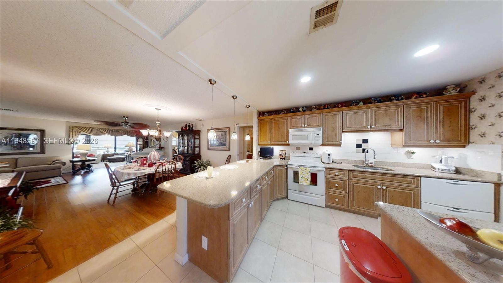 1527 Edgewater Circle