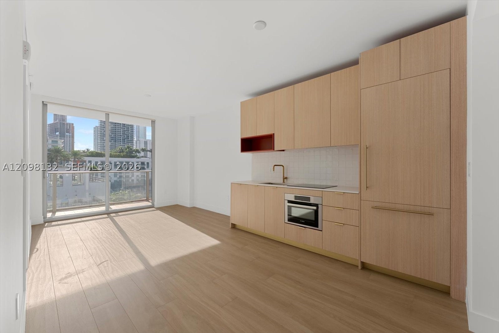 90 NE 32nd St 703