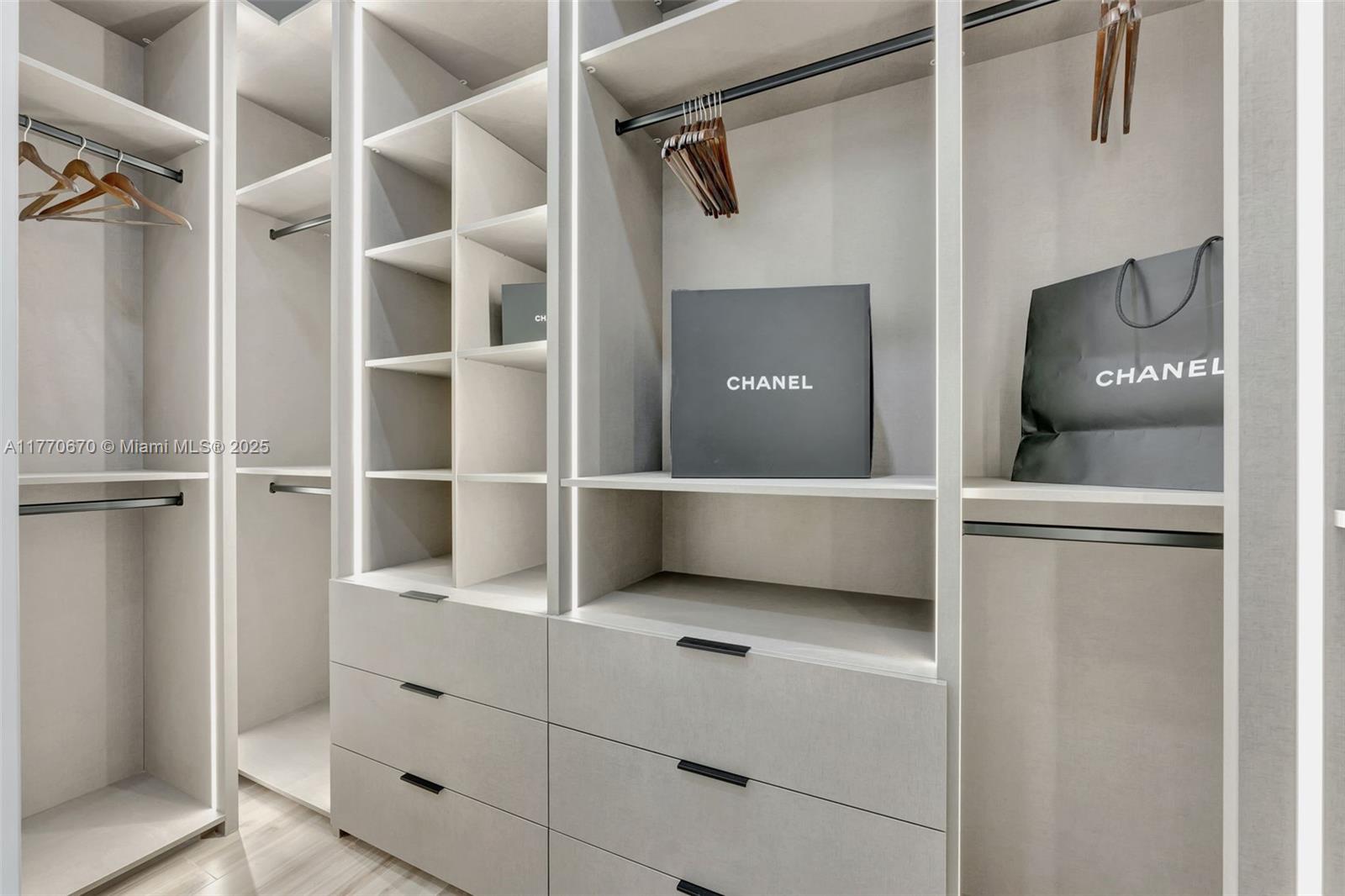 AMD PL GRIFFING BISCAYNE - Residential
