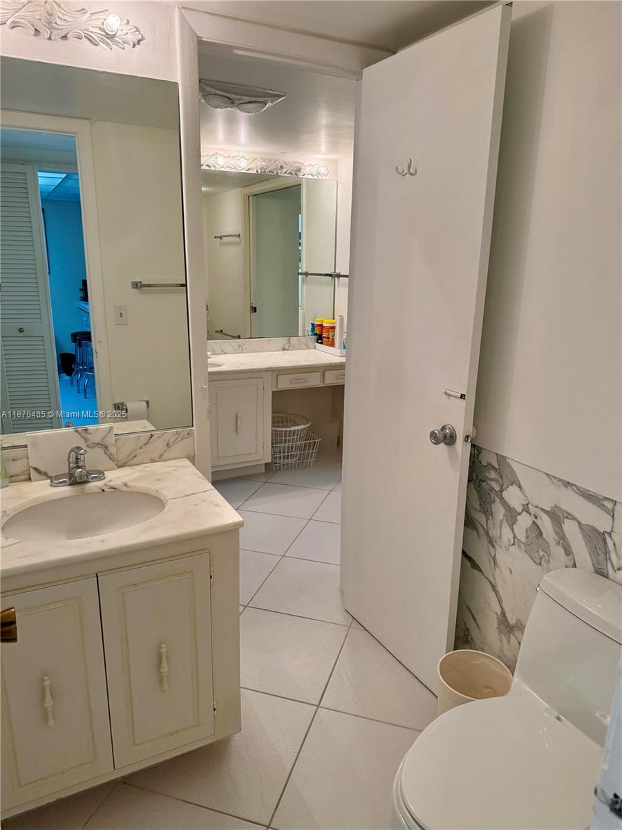 COMMODORE CLUB SOUTH COND - Residential Lease