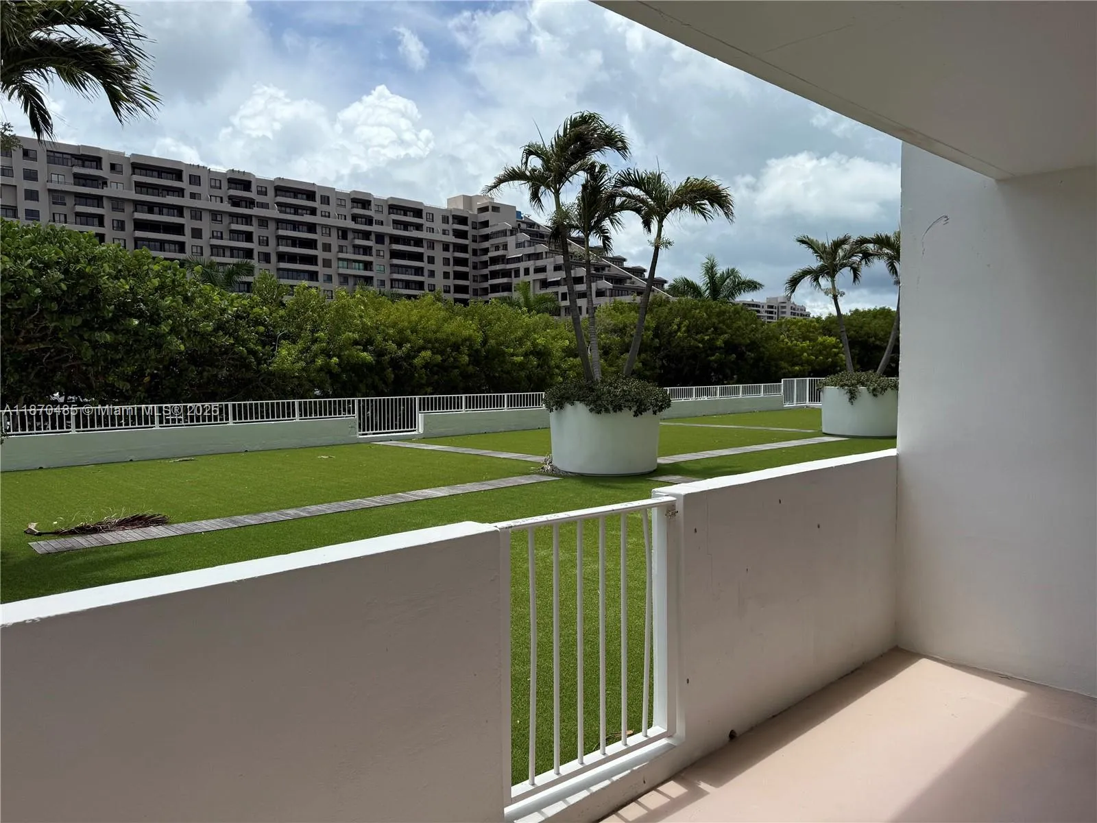 Key Biscayne, Florida 33149, United States, 1 Bedroom Bedrooms, ,2 BathroomsBathrooms,Residential,Active,202137
