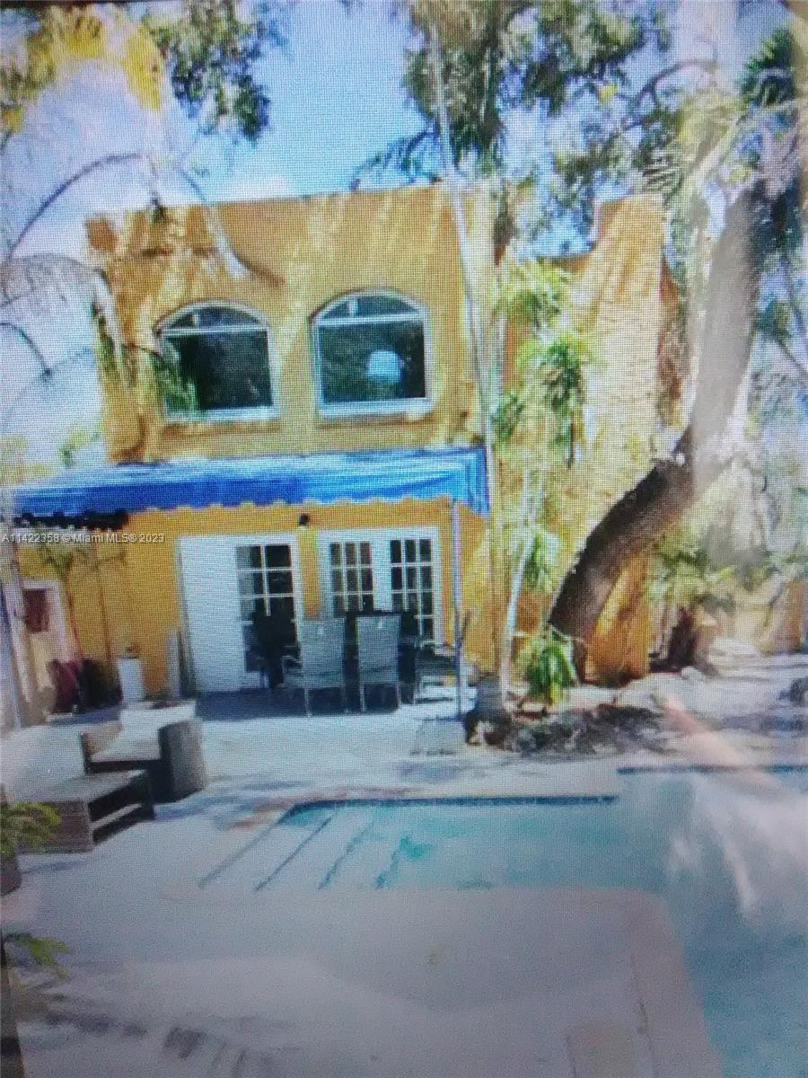 2664 Sw 17th Ave, Miami, Broward County, Florida - 4 Bedrooms  
2 Bathrooms - 