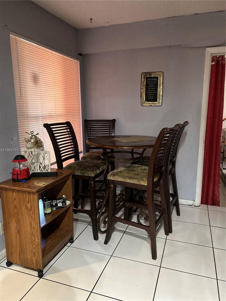 WIMBLEDON TOWNHOUSE I-13 - Residential