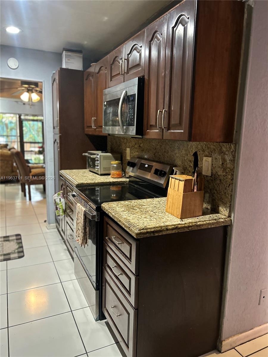 WIMBLEDON TOWNHOUSE I-13 - Residential