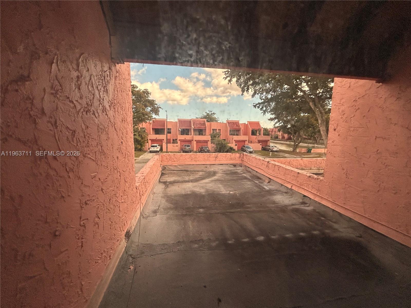 WIMBLEDON TOWNHOUSE I-13 - Residential