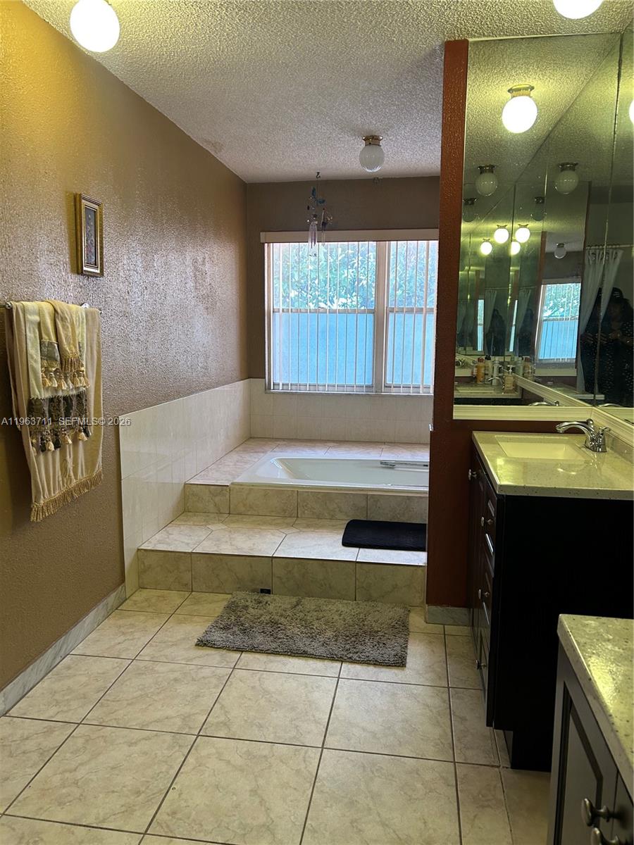 WIMBLEDON TOWNHOUSE I-13 - Residential