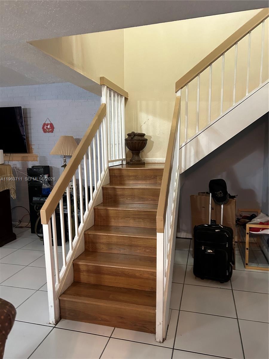 WIMBLEDON TOWNHOUSE I-13 - Residential