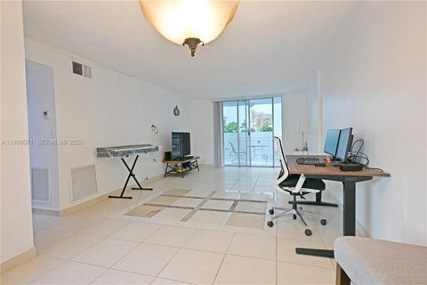 Photo of 947 Lenox Ave #203, Miami Beach, FL 33139 (MLS # A11968071)