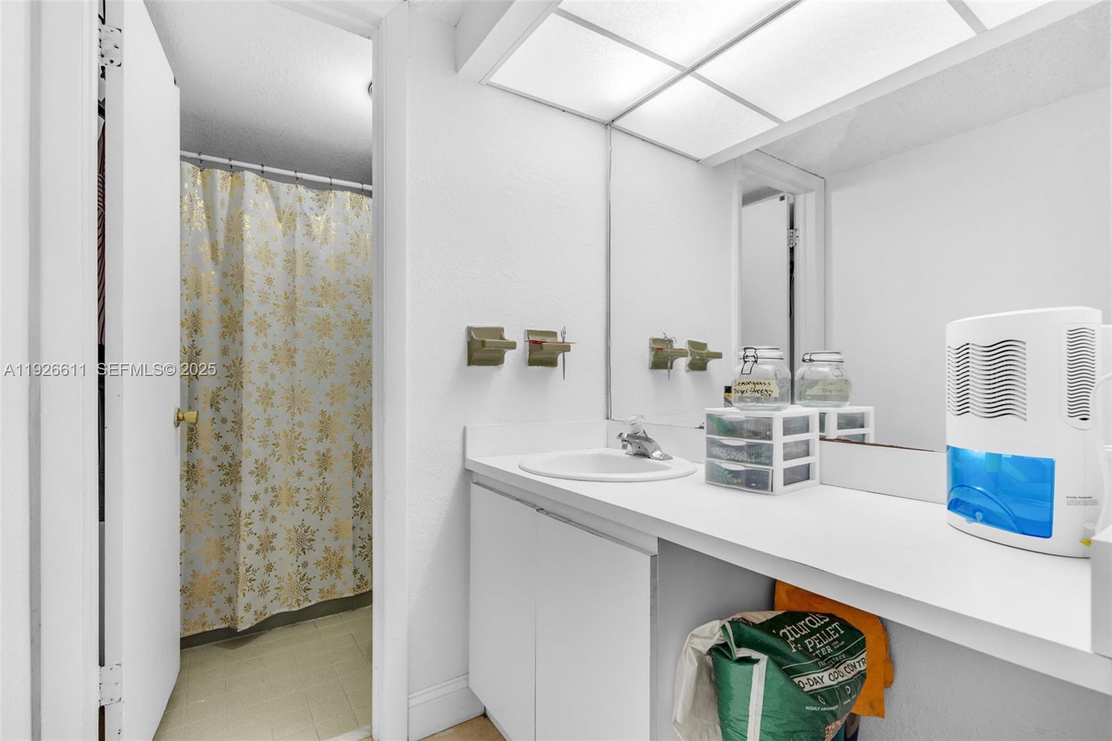 LOS ARBOLES CONDO - Residential