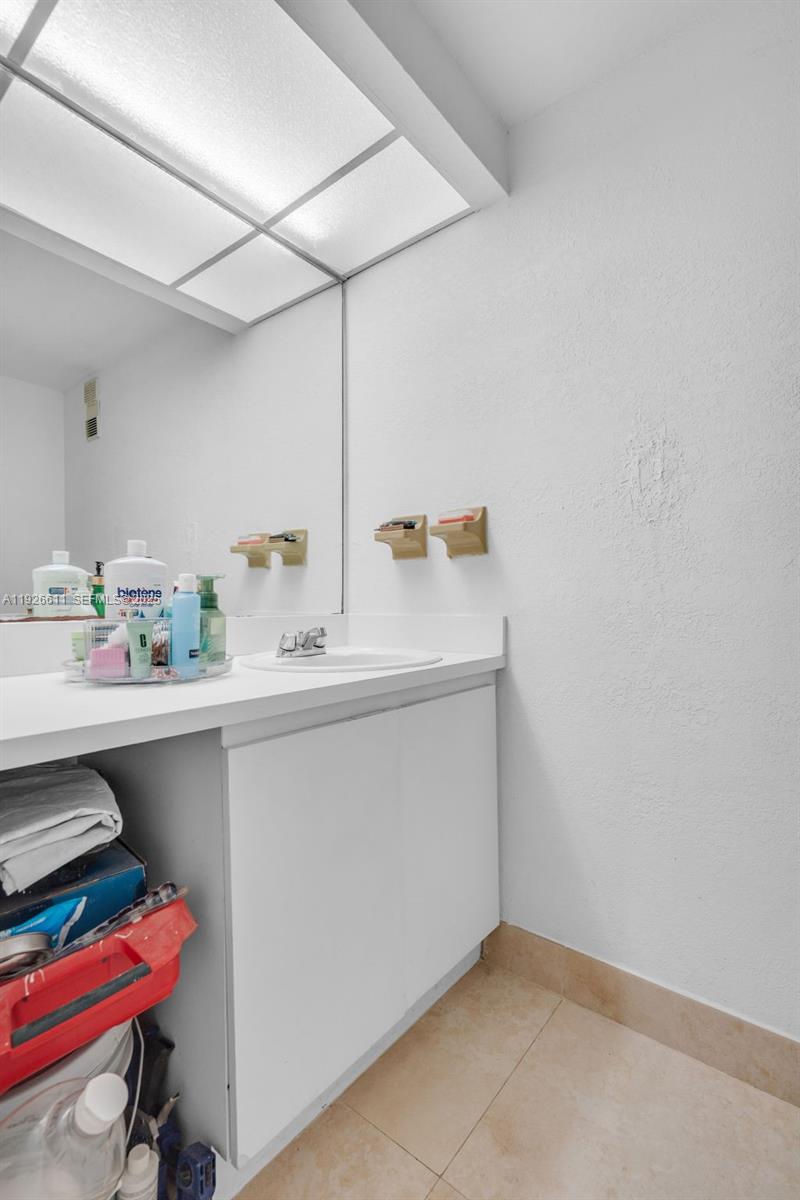 LOS ARBOLES CONDO - Residential