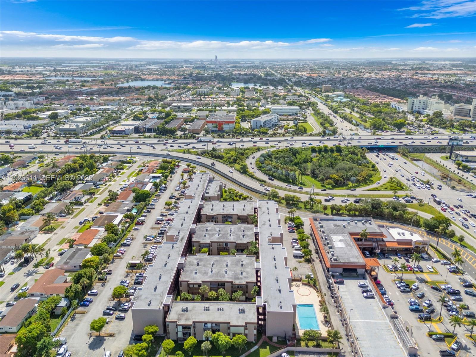 LOS ARBOLES CONDO - Residential