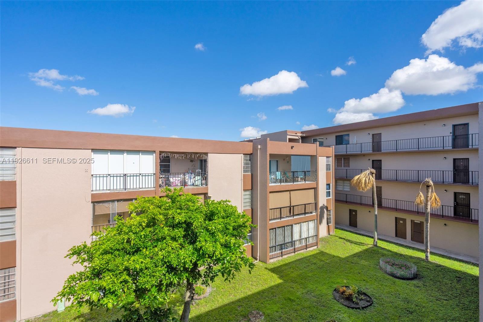 LOS ARBOLES CONDO - Residential