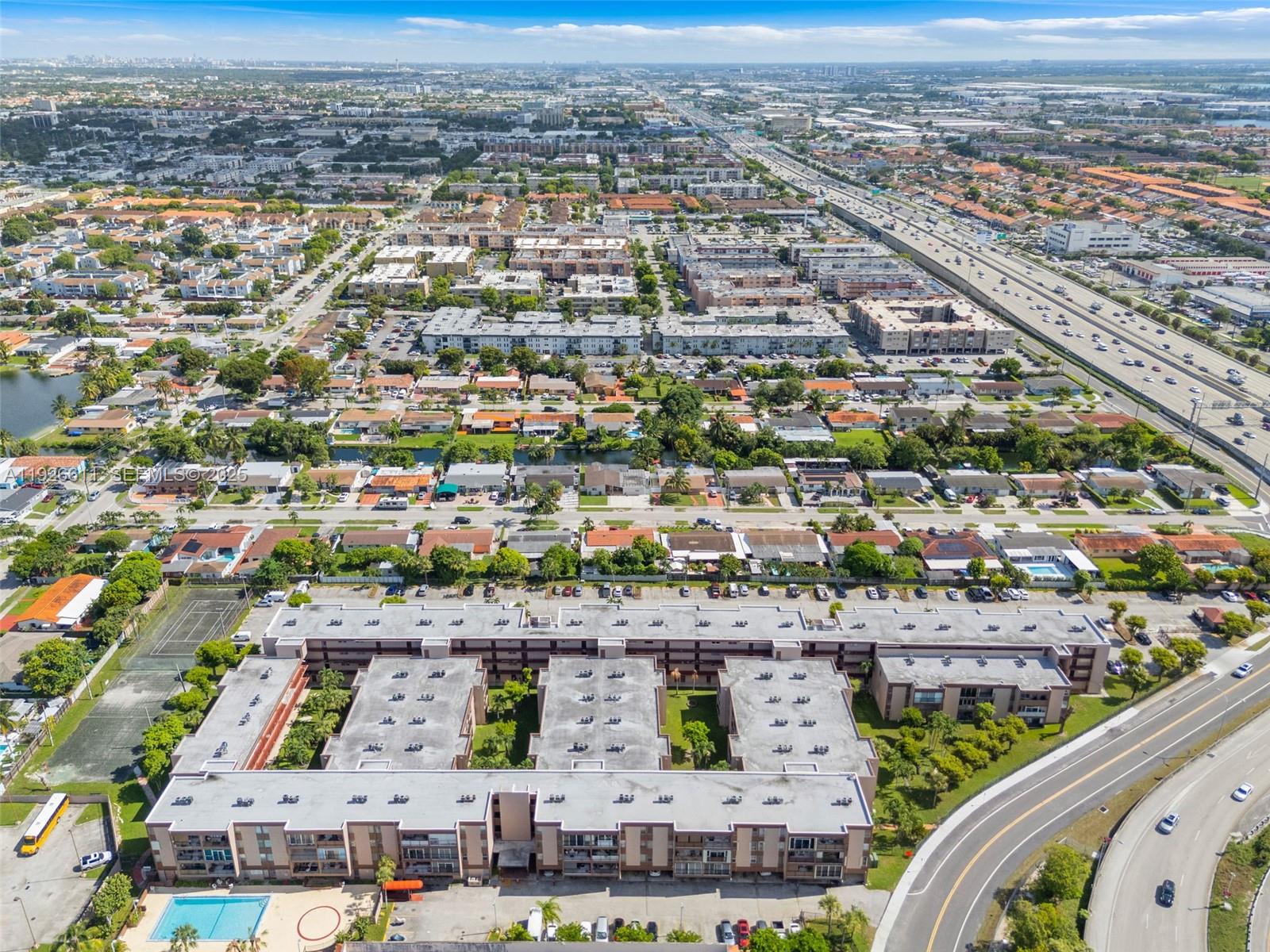 LOS ARBOLES CONDO - Residential