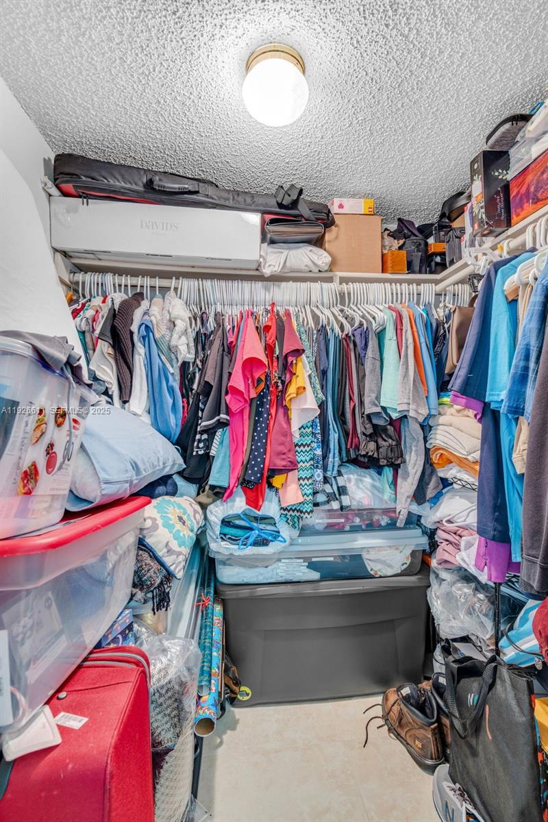 LOS ARBOLES CONDO - Residential