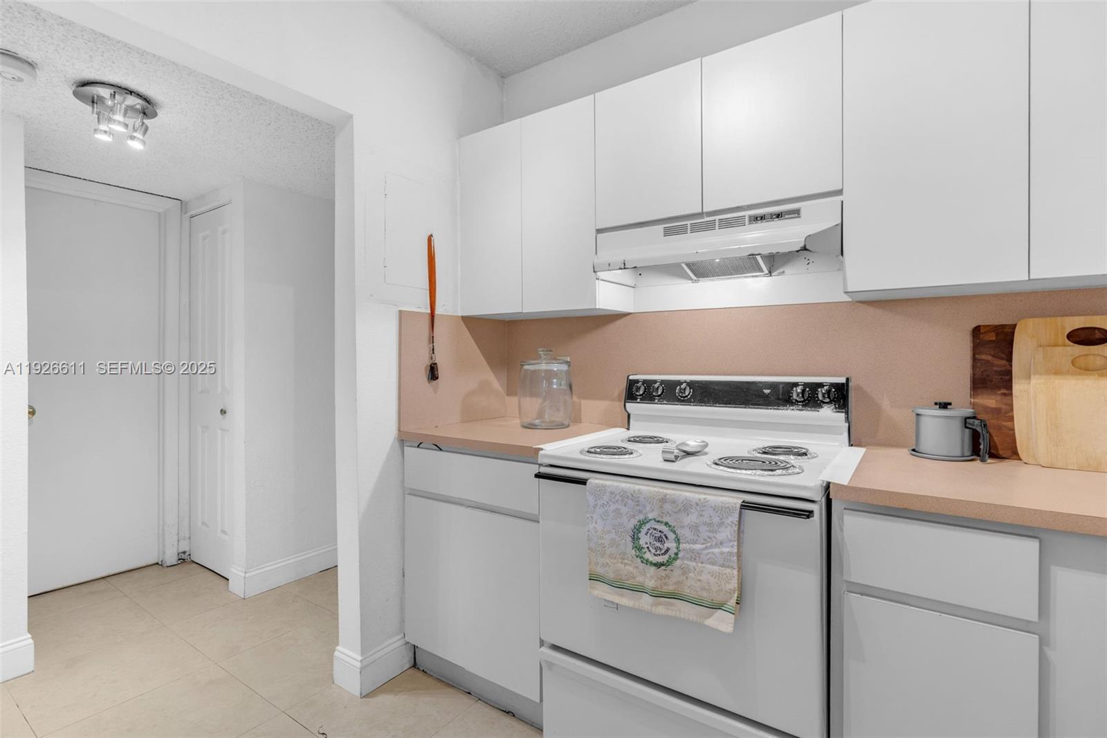 LOS ARBOLES CONDO - Residential