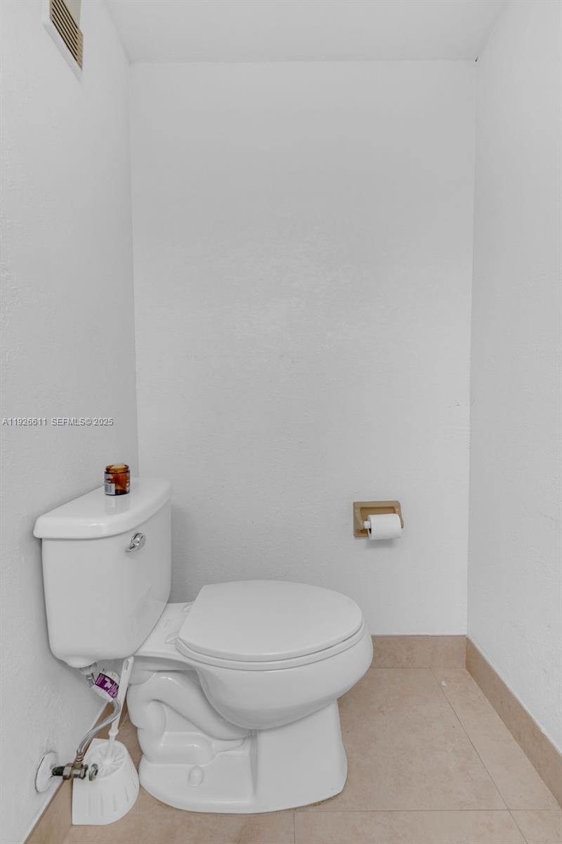 LOS ARBOLES CONDO - Residential