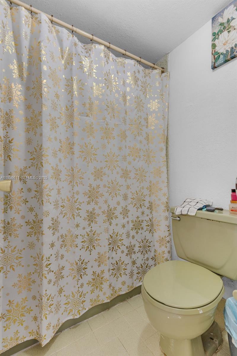 LOS ARBOLES CONDO - Residential