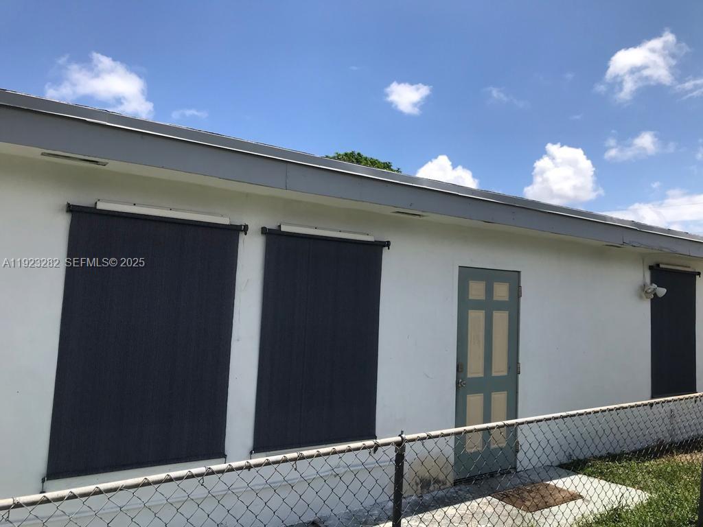 LAUDERDALE MANOR HOMESITE - Residential Lease