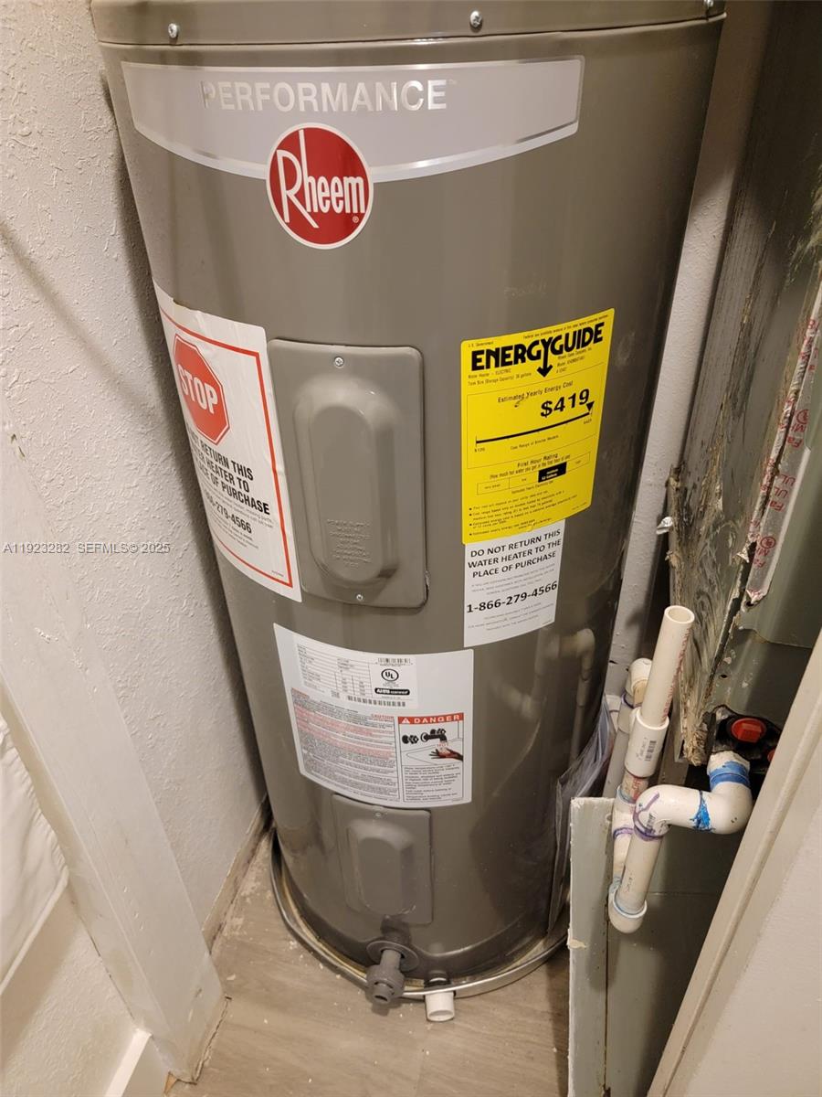 LAUDERDALE MANOR HOMESITE - Residential Lease