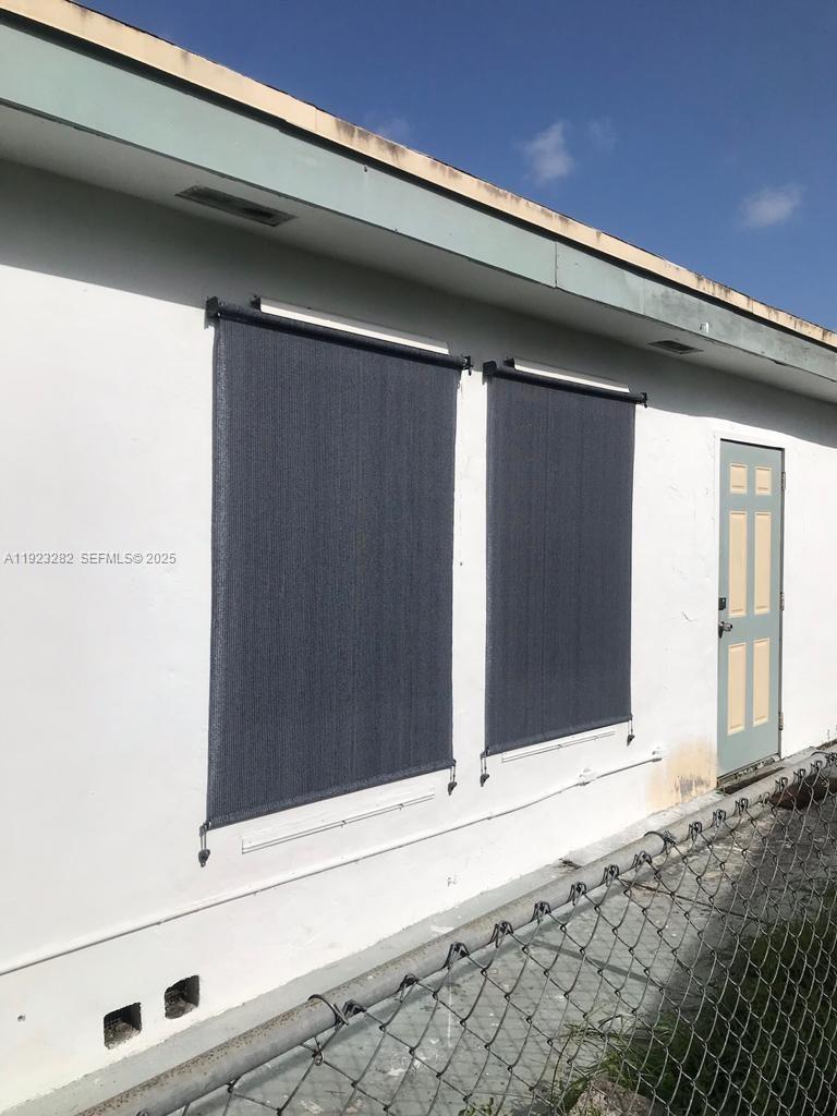 LAUDERDALE MANOR HOMESITE - Residential Lease