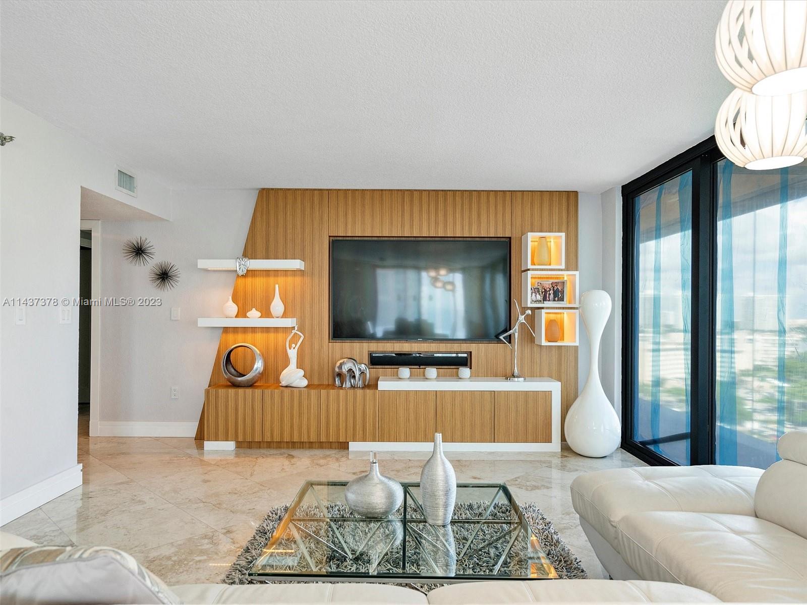 WINSTON TOWERS 600 CONDO - Residential Lease