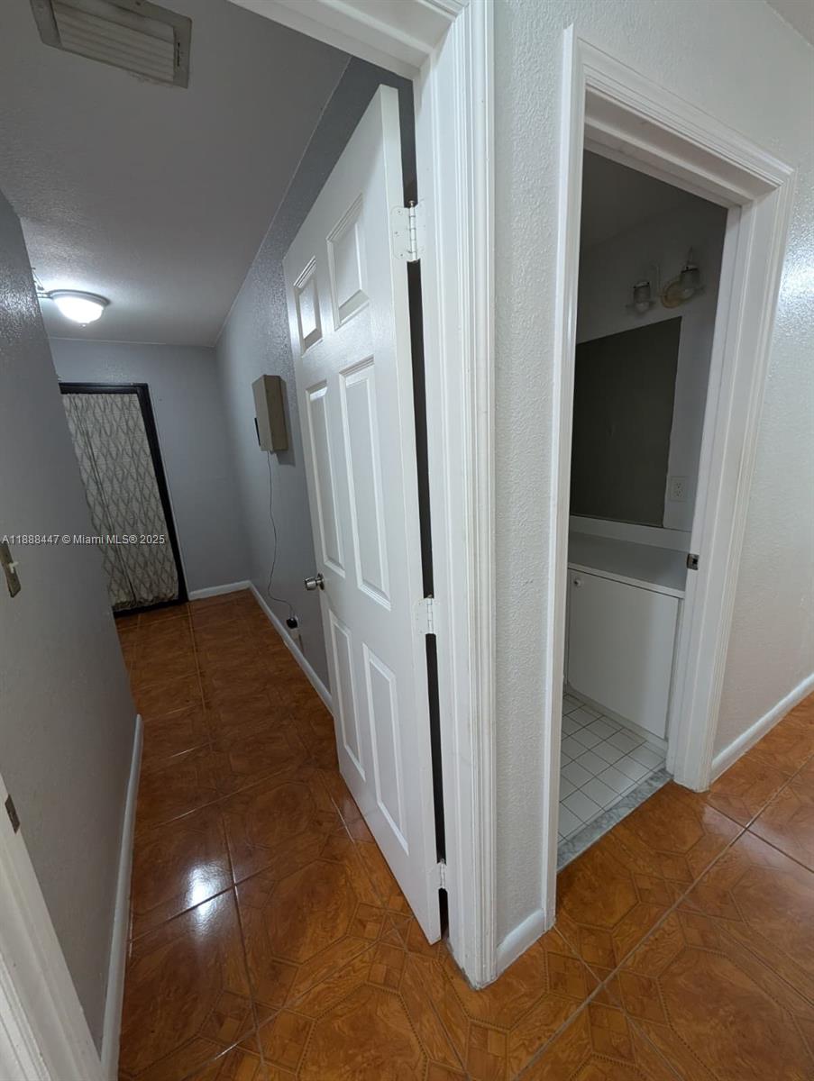 HOLLYWOOD LITTLE RANCHES - Residential