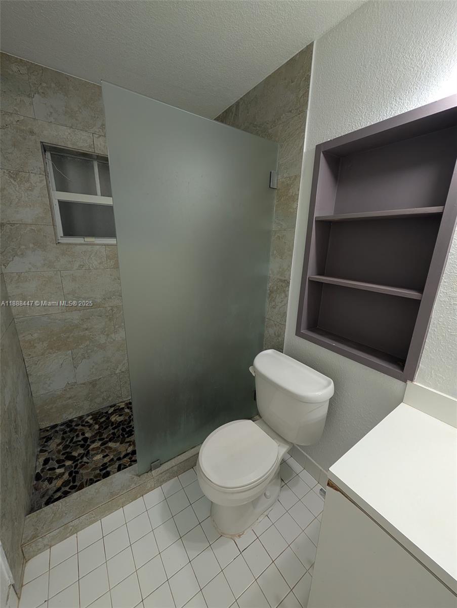 HOLLYWOOD LITTLE RANCHES - Residential