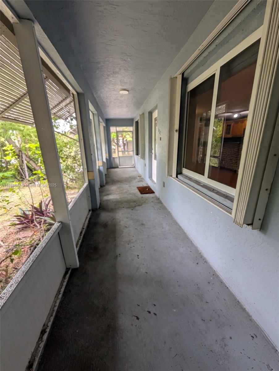 HOLLYWOOD LITTLE RANCHES - Residential