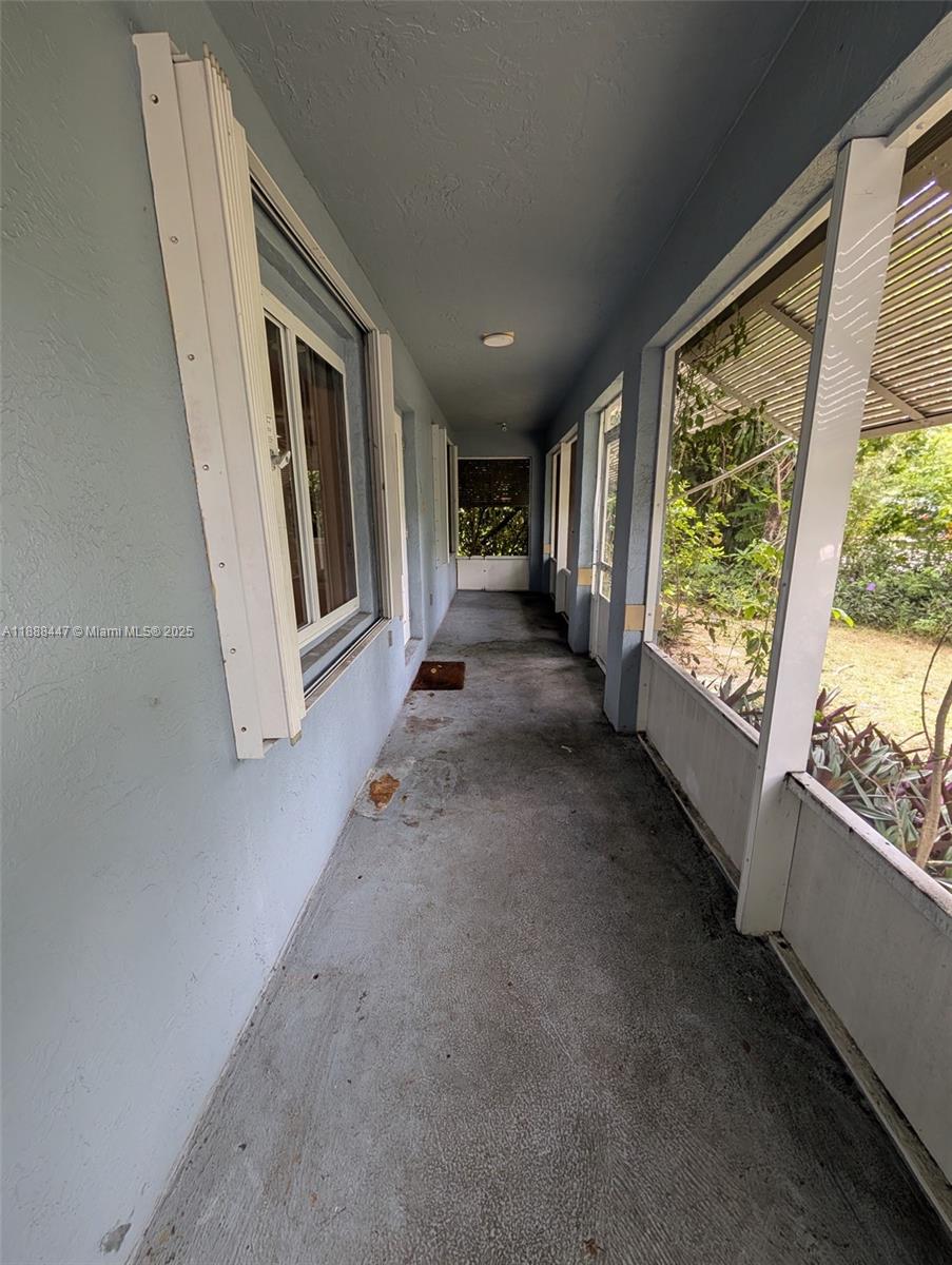 HOLLYWOOD LITTLE RANCHES - Residential