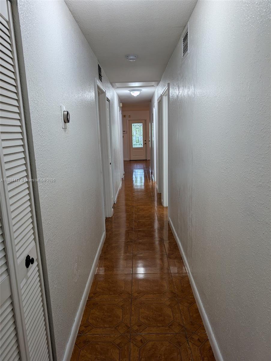 HOLLYWOOD LITTLE RANCHES - Residential