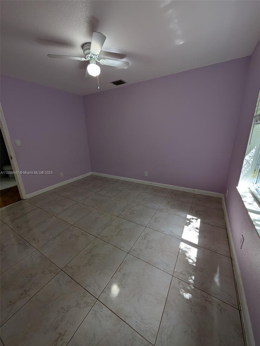 HOLLYWOOD LITTLE RANCHES - Residential