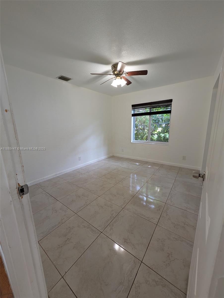 HOLLYWOOD LITTLE RANCHES - Residential