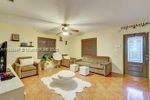 HOLLYWOOD LITTLE RANCHES - Residential