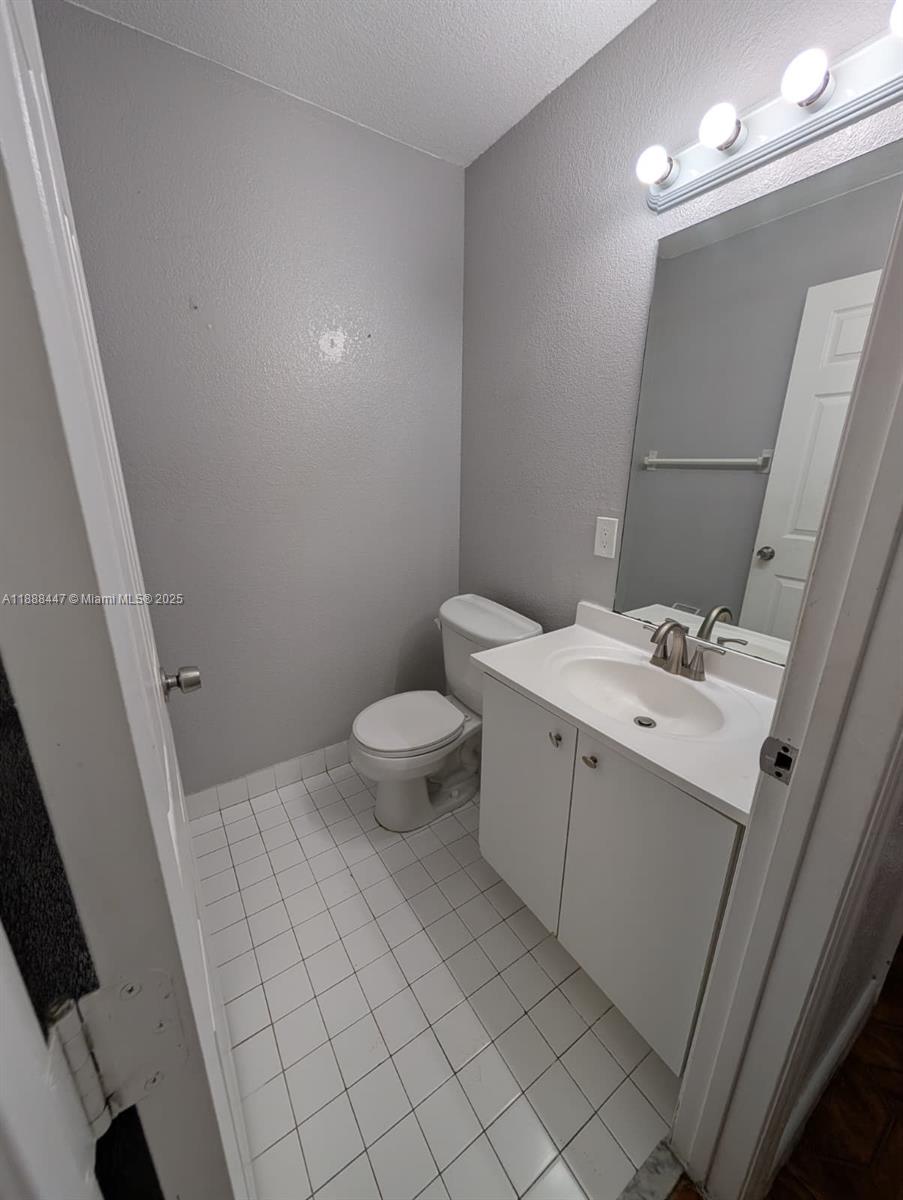 HOLLYWOOD LITTLE RANCHES - Residential