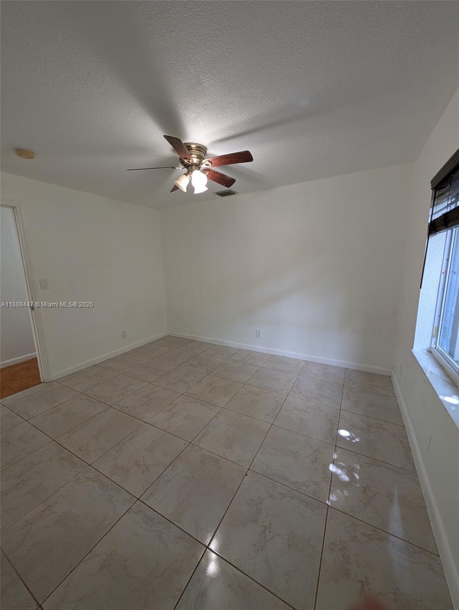 HOLLYWOOD LITTLE RANCHES - Residential