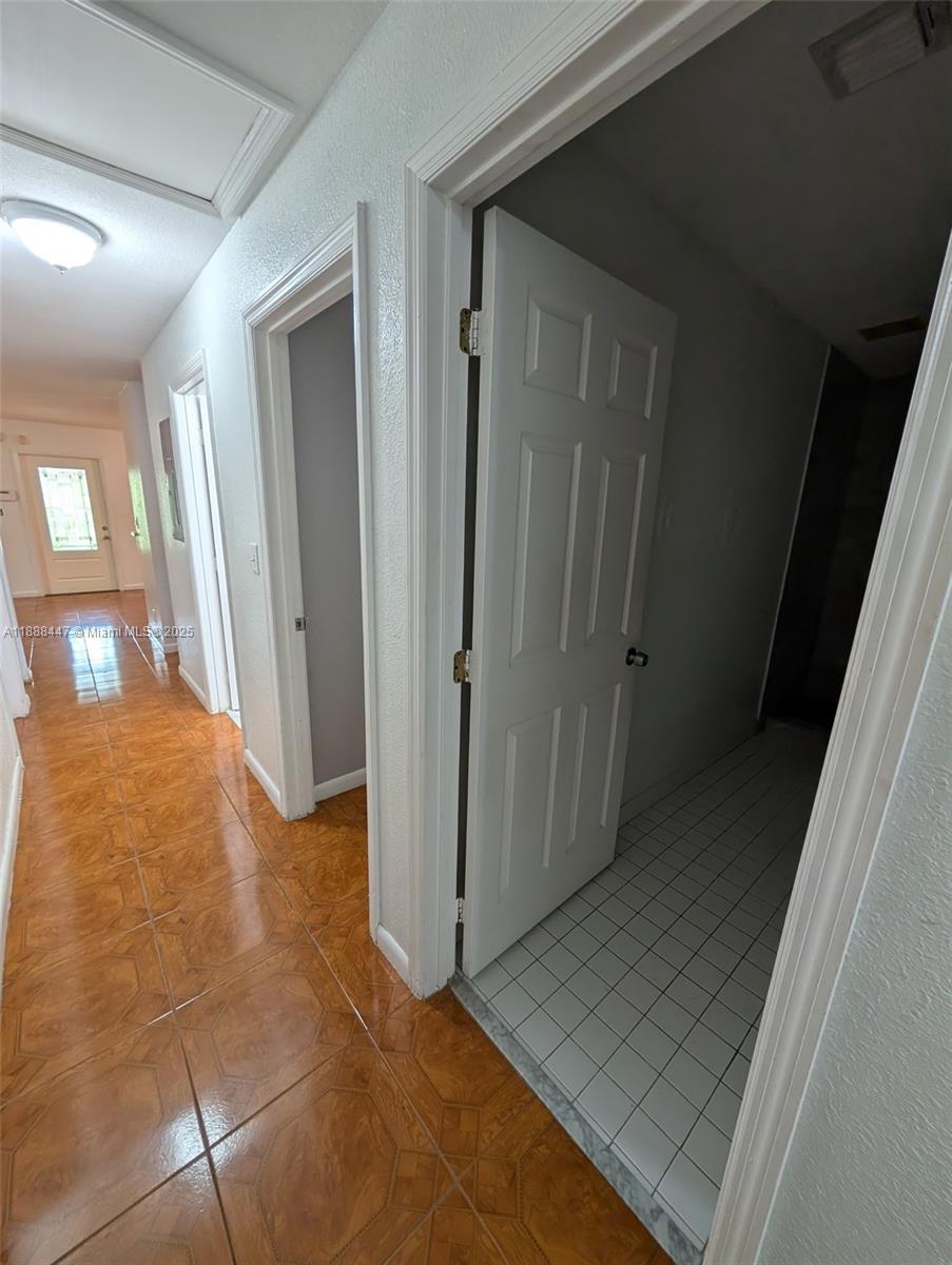 HOLLYWOOD LITTLE RANCHES - Residential