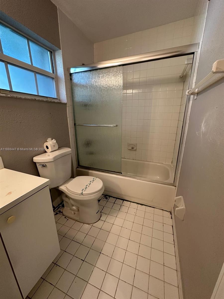 HOLLYWOOD LITTLE RANCHES - Residential