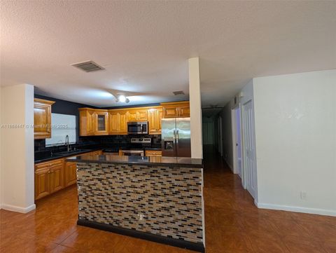 Photo of 621 S 24th Ave, Hollywood, FL 33020 (MLS # A11888447)