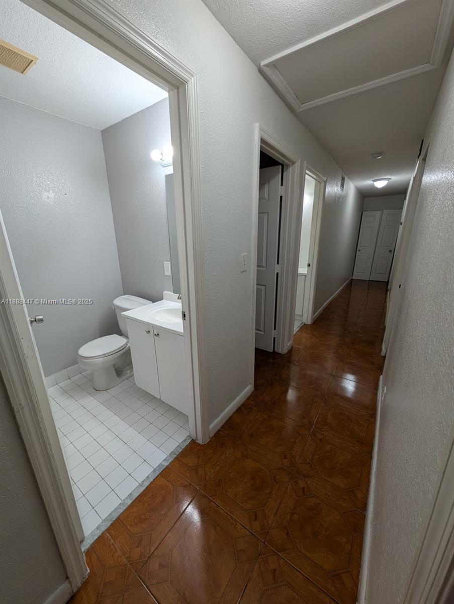 HOLLYWOOD LITTLE RANCHES - Residential