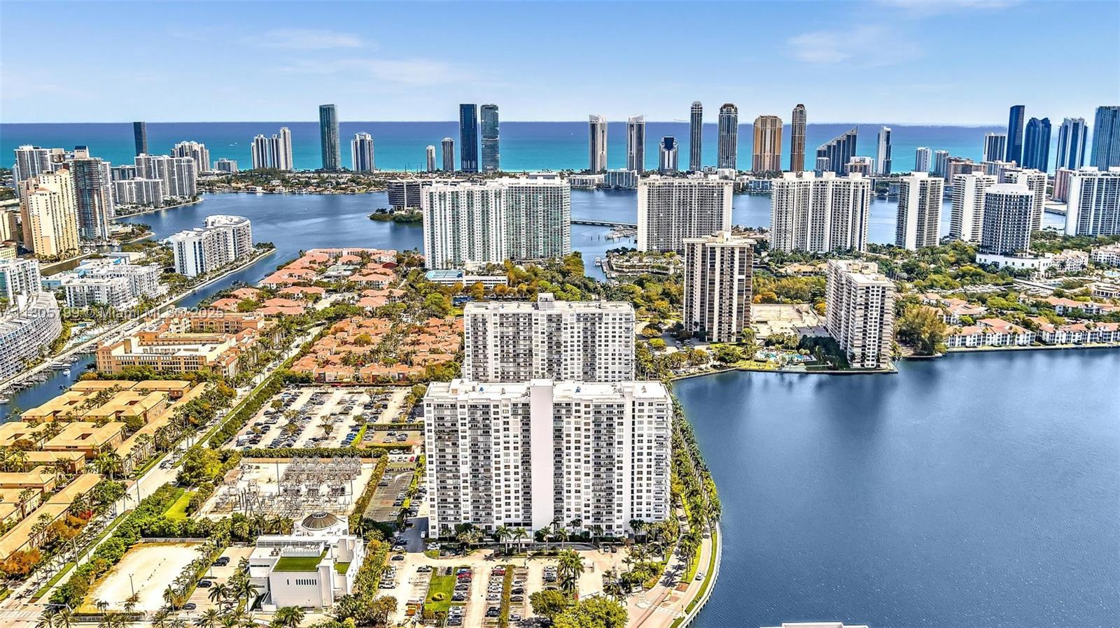 ADMIRALS PORT CONDO - WEST - Residential